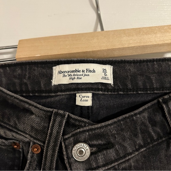 Abercrombie & Fitch Curve Love High Rise 90s Relaxed Jean - Picture 3 of 3